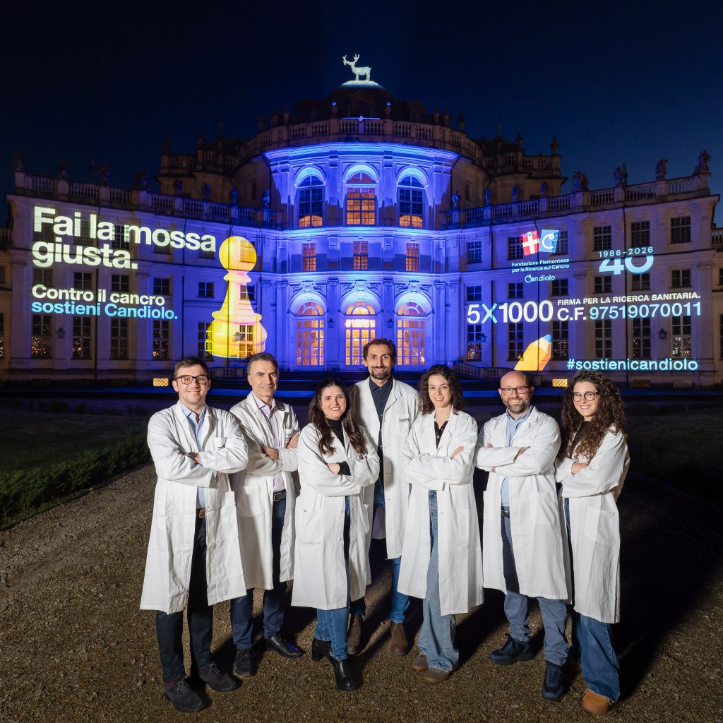 Fai la mossa giusta. Contro il Cancro, sostieni Candiolo - Foto con ricercatori e la Palazzina di Caccia di Stupinigi
